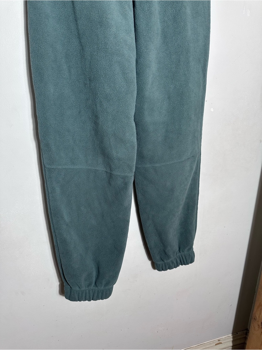 Nike Therma Fit One Loose Fleece Pants with Swoosh - Picture 7 of 7